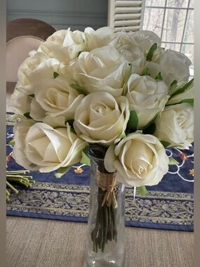 Elegant Cream Rose Bouquet NWT